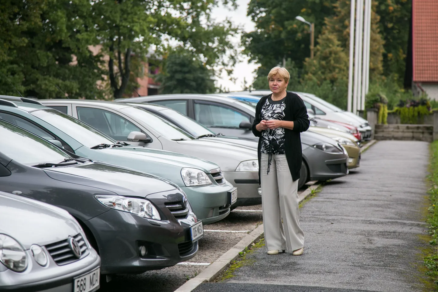 Kodukandi Järvamaa juht Riina Trumm hindab külas tugevat kogukonda. Kui pole ainsatki eestvedajat, võivad euroraha toel remonditud ja sisustatud külamajade uksed kinni jääda.
