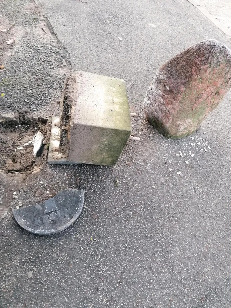 Pärnus Kanali tänaval asuv Eesti krooni mälestusmärk.