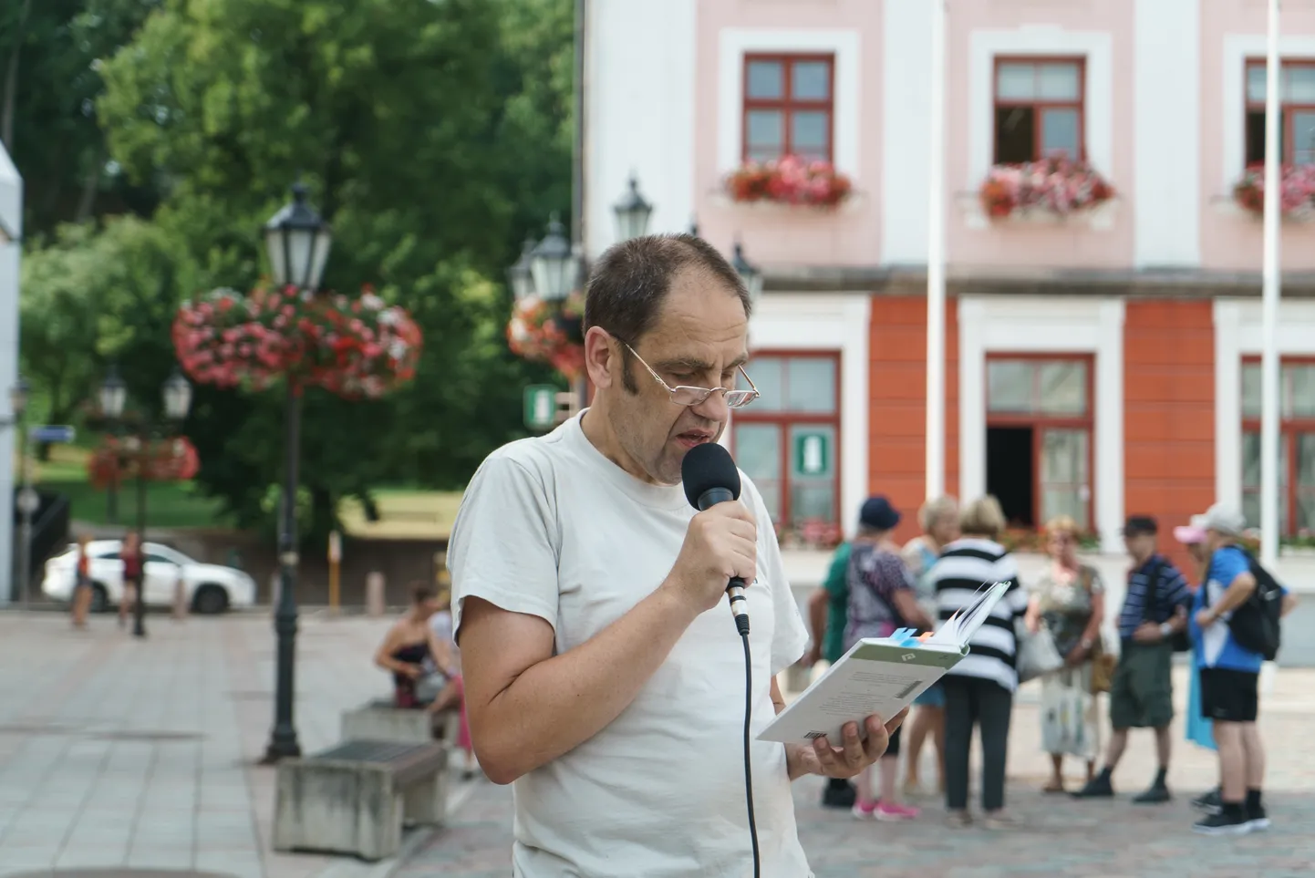 Jaan Malin esitab Mart Raua ja Paul Viidingu luulet.