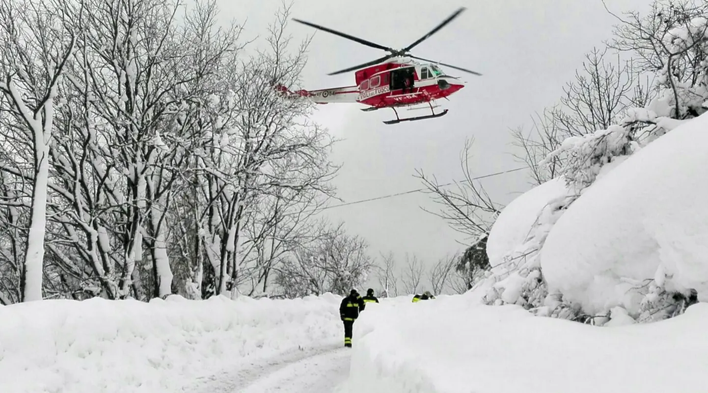 Itaalia päästejõudude helikopter.