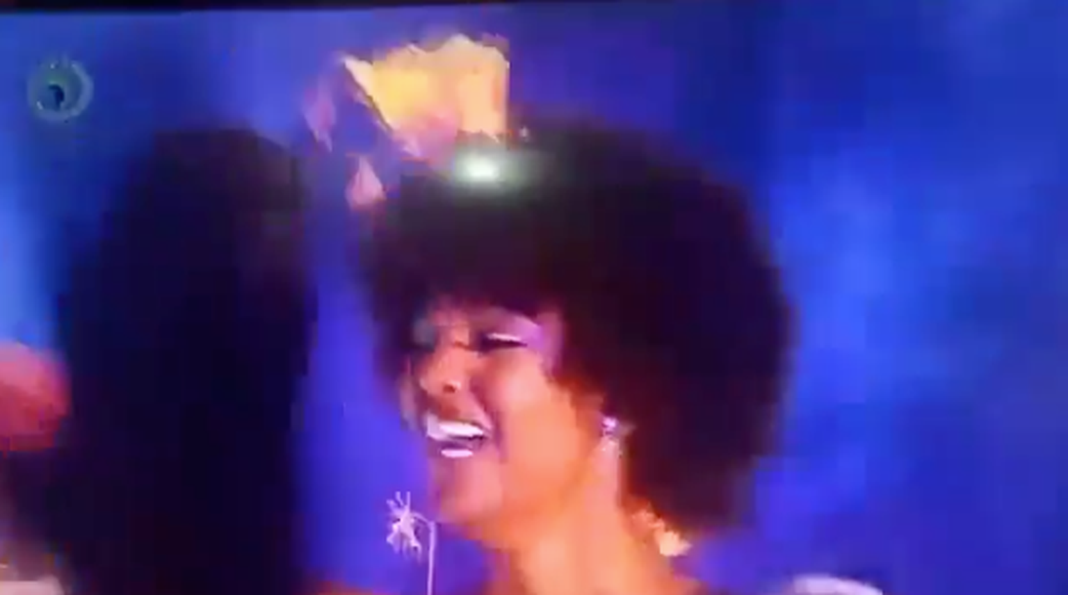Miss Aafrika 2019 tiitli saanud Dorcas Kasinde juuksed süttisid