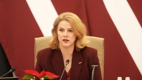 Latvija ir gatava ieguldīt arī Eiropas militārās industrijas kapacitātē, pauž Siliņa