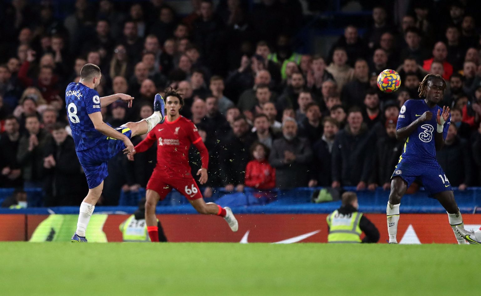 Kohtumise ilusaima värava lõi Chelsea poolkaitsja Mateo Kovacic (nr 8).