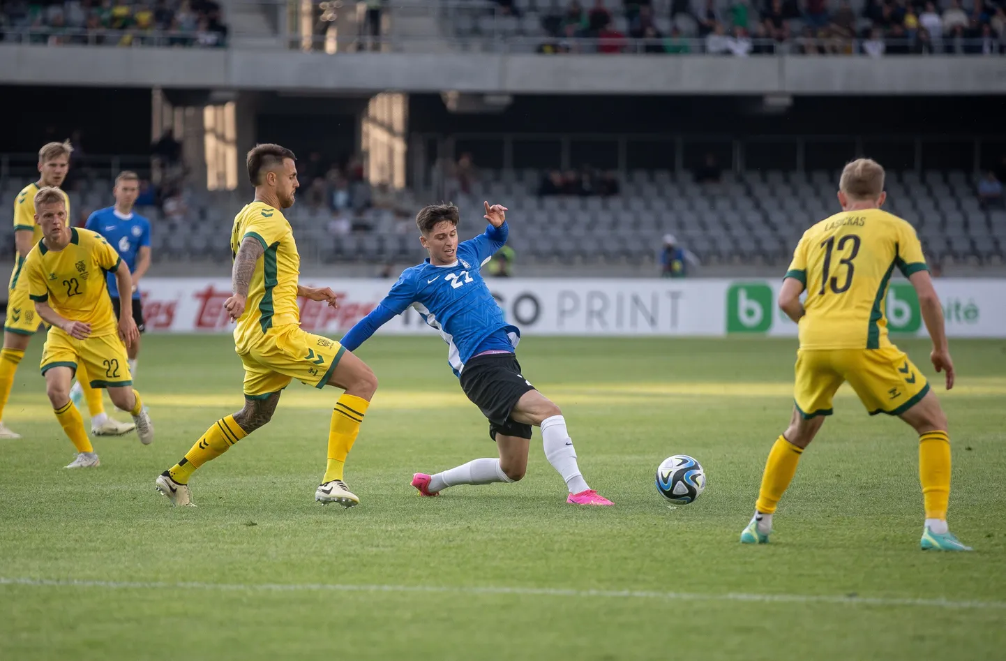 Martin Vetkal (keskel).