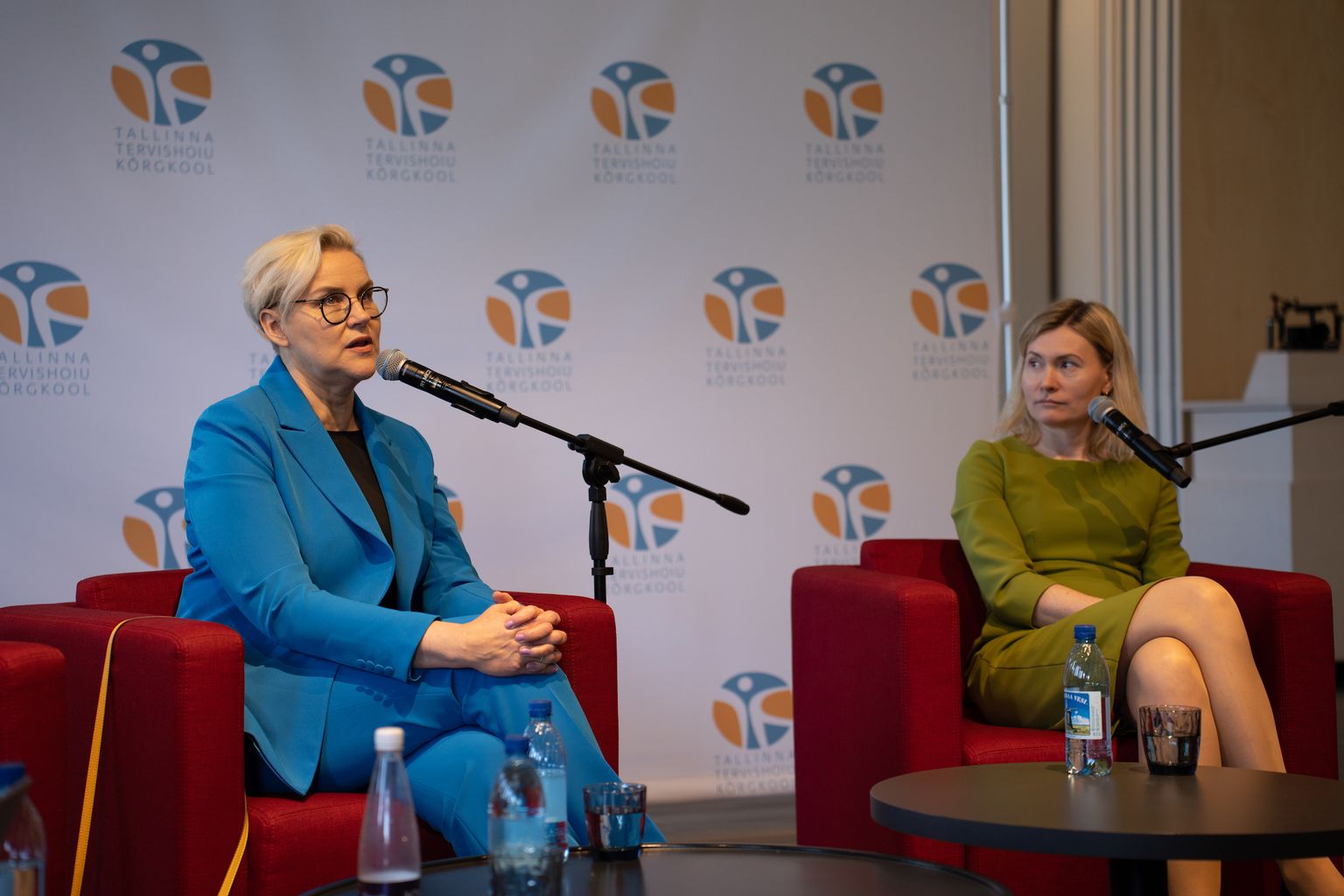 Eesti Õdede Liidu president Anneli Kannus ja terviseminister Riina Sikkut nentisid, et õdede töö jääb alati hinda