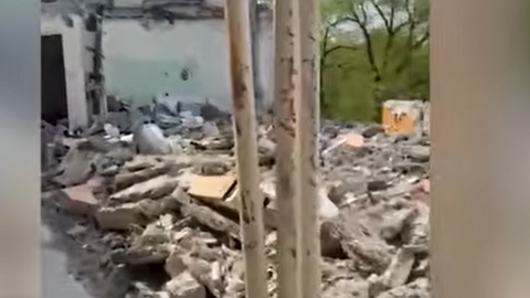 ВИДЕО ⟩ Четыре месяца после взрыва на улице Баускас: жильцов пустили за вещами