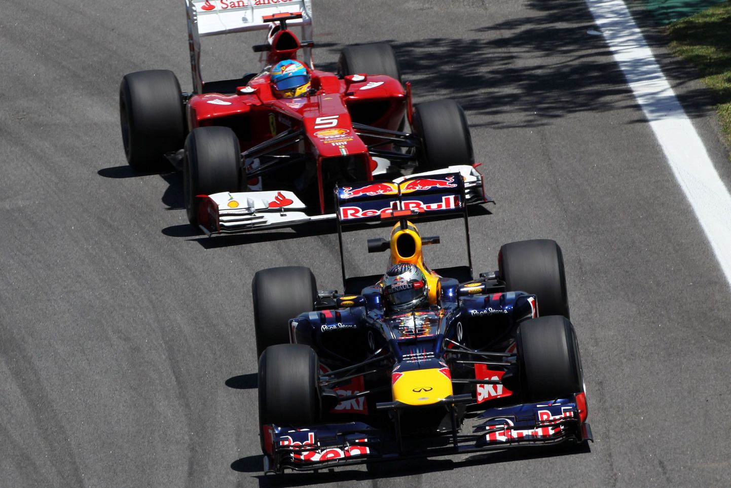 Sebastian Vettel (esiplaanil) ja Fernando Alonso lähevad Brasiilias mõlemad rajale võidumõtetega.