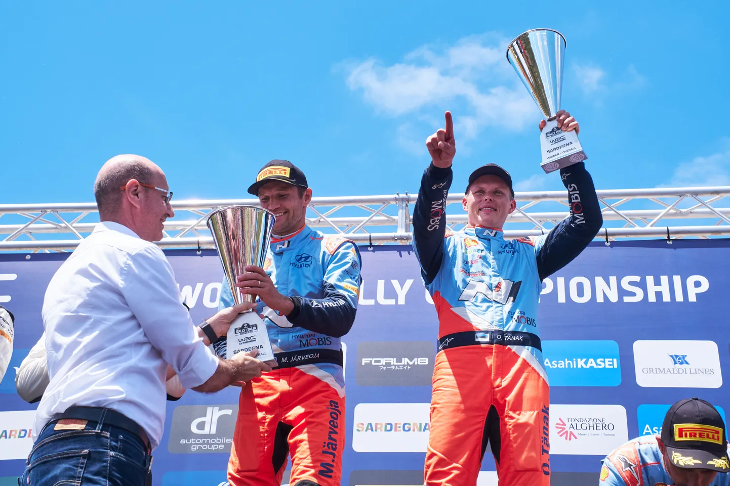 Martin Järveoja ja Ott Tänak Sardiinia ralli poodiumil.