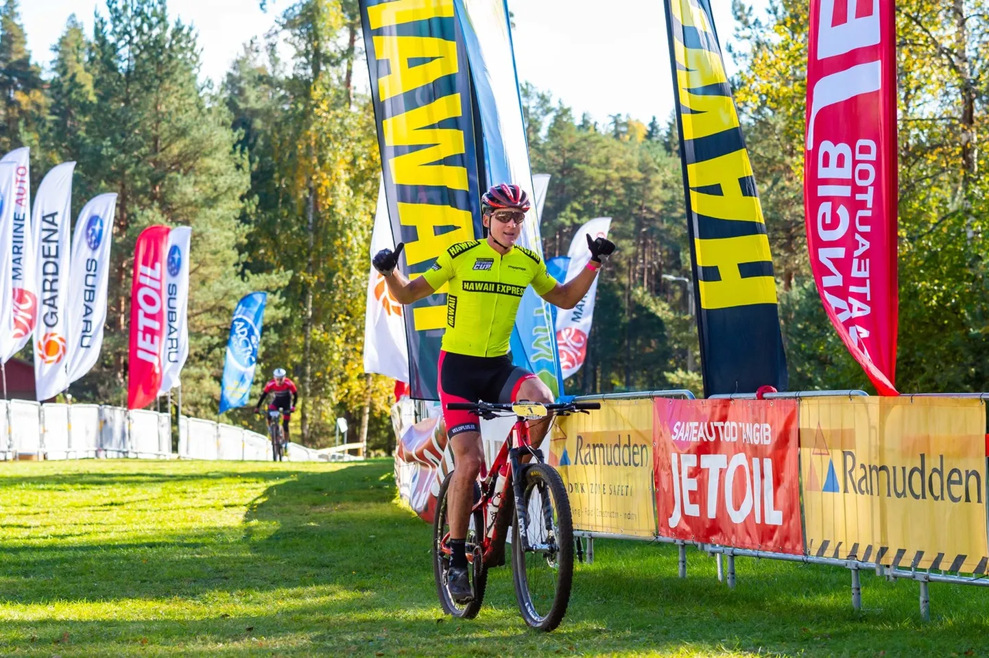Etapivõitja Gert Jõeäär võidukalt finišis.