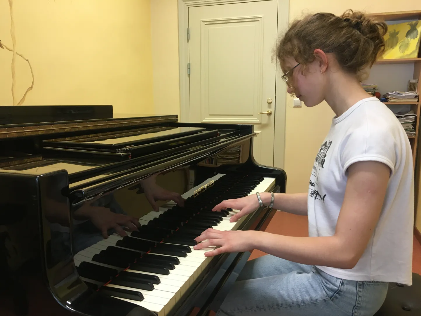 Valga muusikakooli pianist Anette Roop.