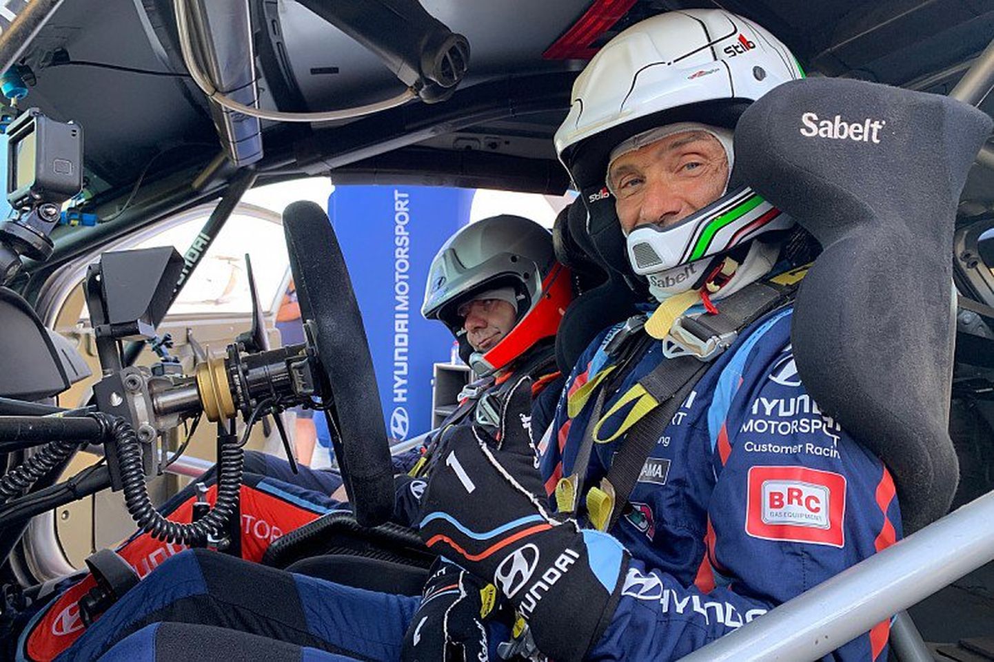 Gabriele Tarquini ja Andrea Adamo koos Hyundai WRC masinas.