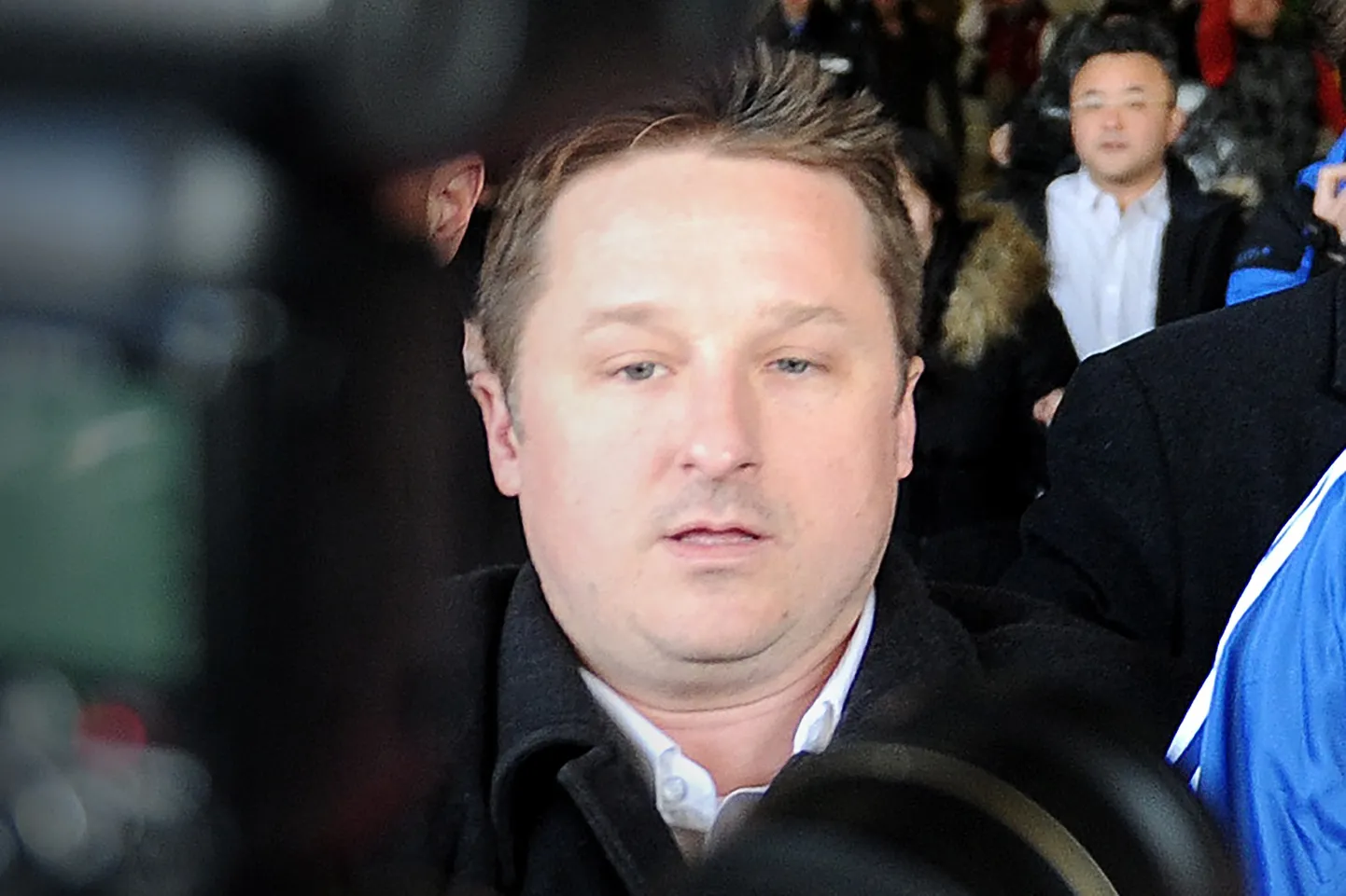 Kanada kodanik Michael Spavor 2014. aasta jaanuaris Pyongyangi lennujaamas koos USA endise korvpallitähe Dennis Rodmaniga.