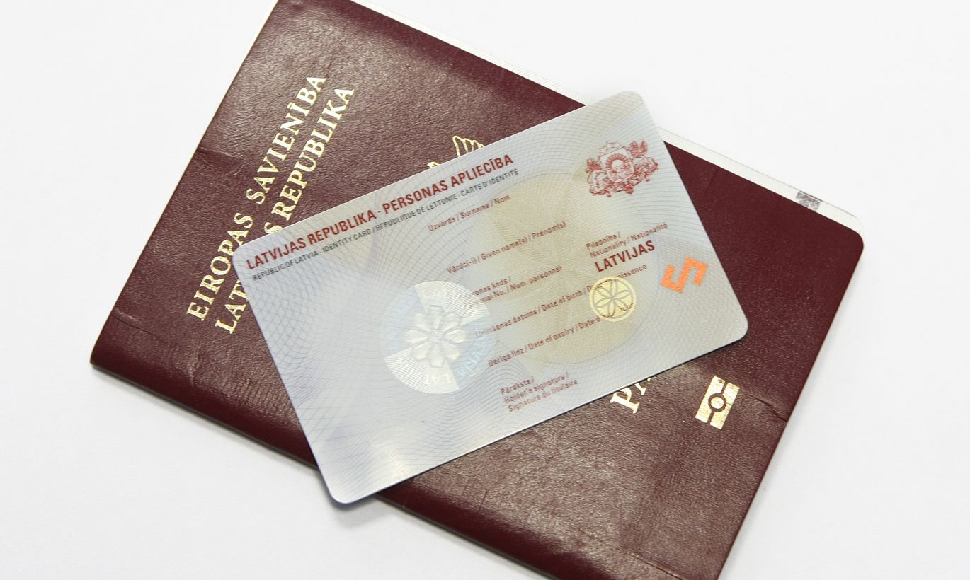 Вскоре в Латвии начнут выдавать ID-карты нового образца. Они станут ...