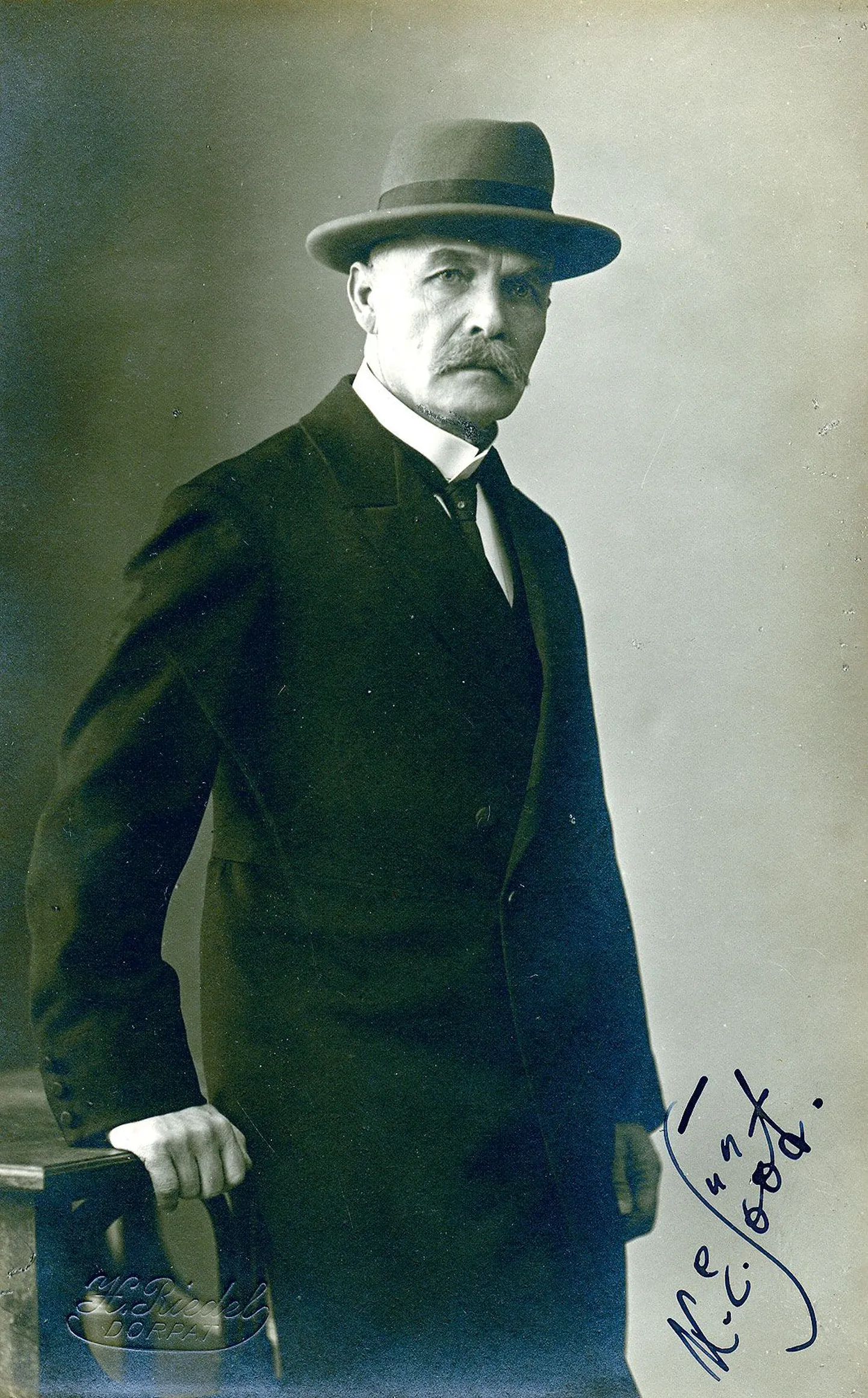 Karl Eduard Sööt 1922. aastal Postimehe toimetuses.