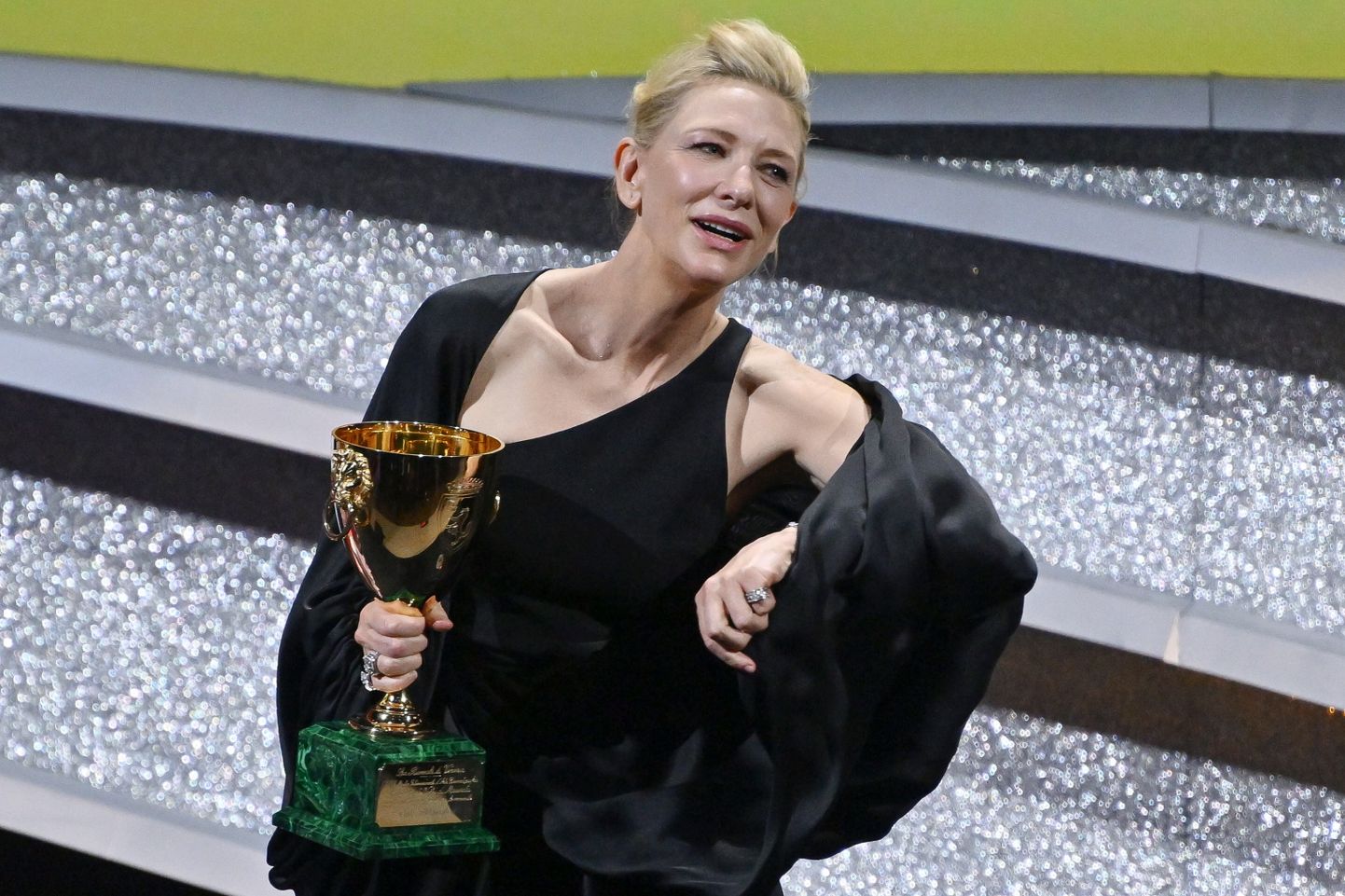 Cate Blanchett Veneetsia festivali auhinnatseremoonial.