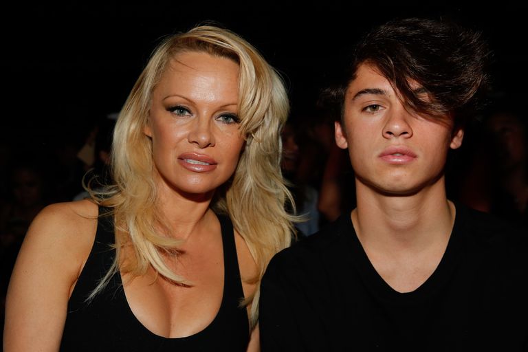 Pamela Anderson ja ta poeg Dylan Jagger Lee 2016 New Yorgis