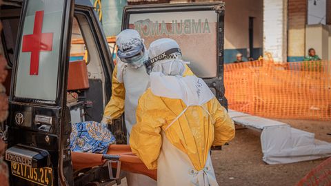 Ebola viirus jõudis Euroopasse: nakatunud arst toimetati isolatsiooni