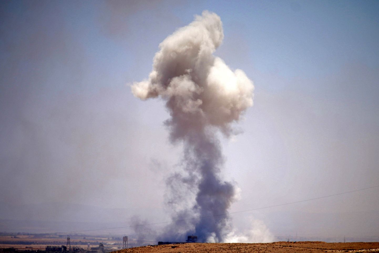 Süüria valitsusväed asusid pommitama Quneitra provintsi.