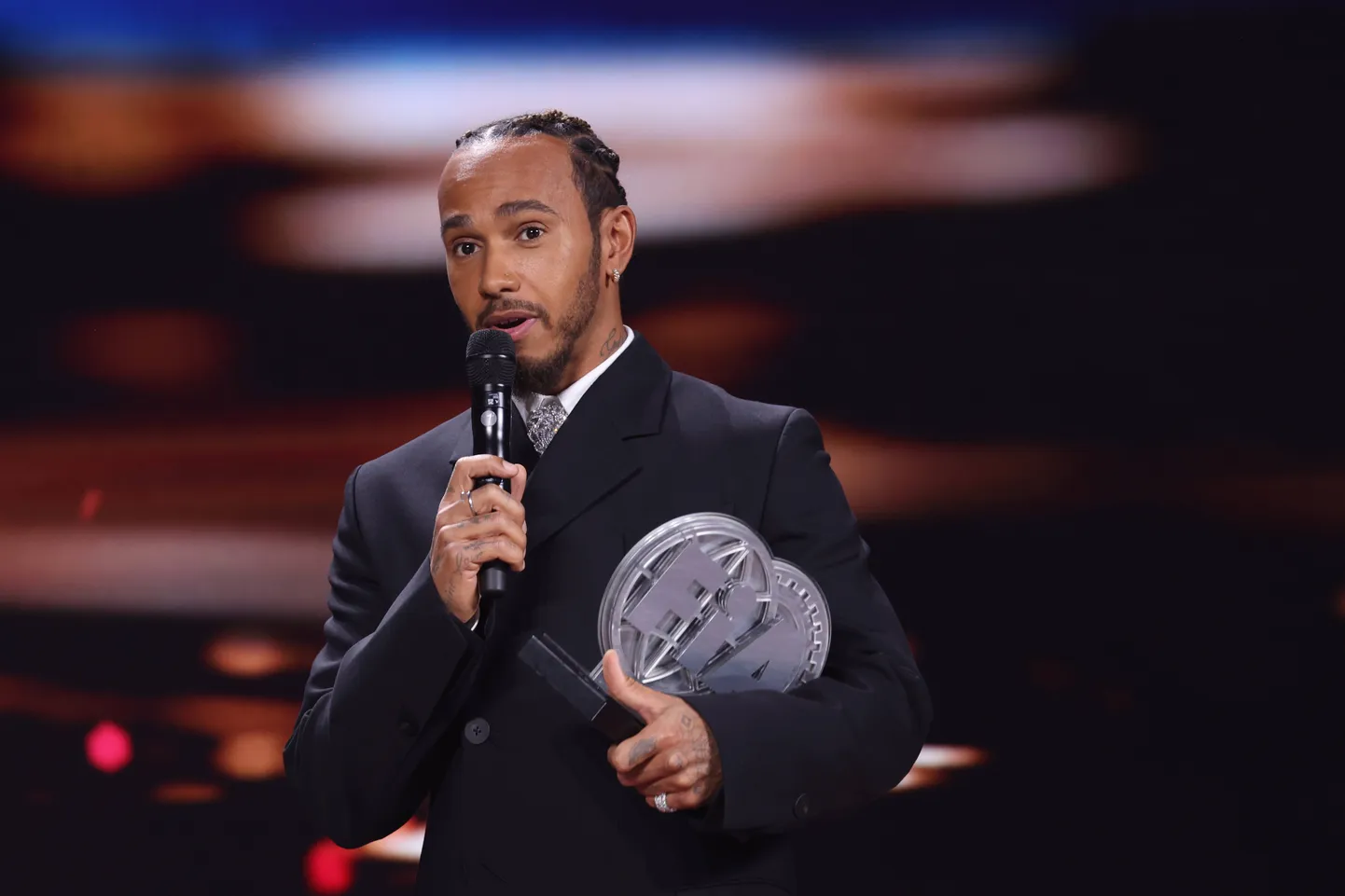 Kas Lewis Hamiltoni näeb järgmisest aastast ikoonilises punases autos?