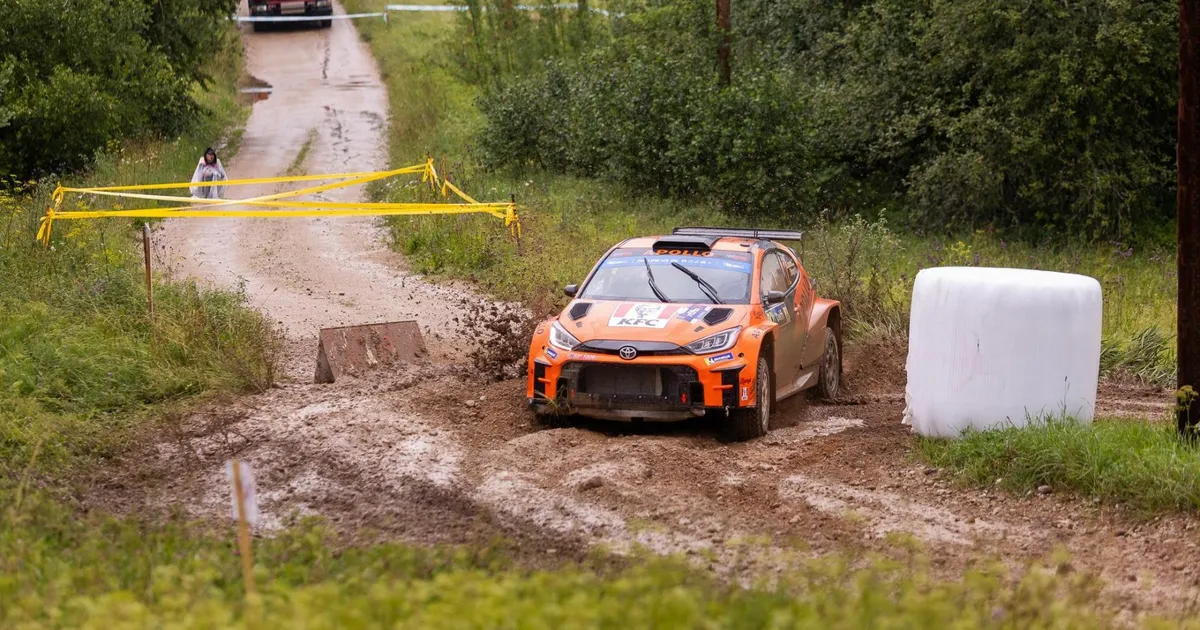 VIDEO ⟩ Vaata, kuidas pealtvaatajate ramm Linnamäe auto Kreekas rajale tagasi aitas!