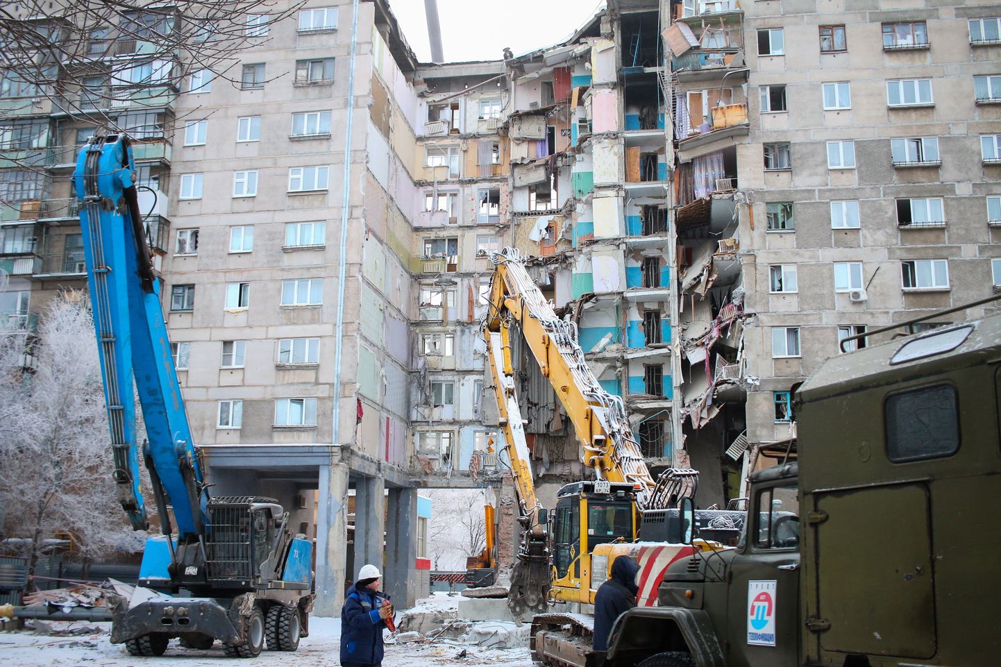 Plahvatuse tagajärjel osaliselt kokku varisenud maja Magnitogorskis.
