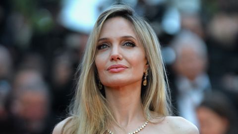 Piirikonflikti tõttu evakueeruma pidanud Angelina Jolie naaseb oma südame koju