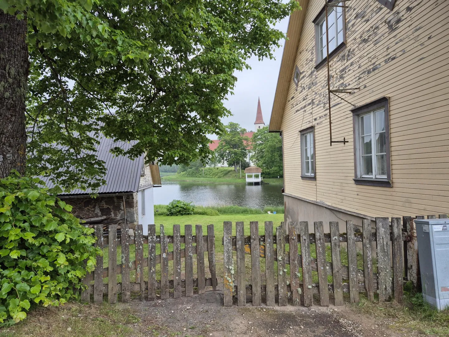 Kiriku katuste restaureerimine on kestnud 2019. aastast, korda on saanud kooriruumi ja pikihoone katus ning enamik torni esimese etapi töid.