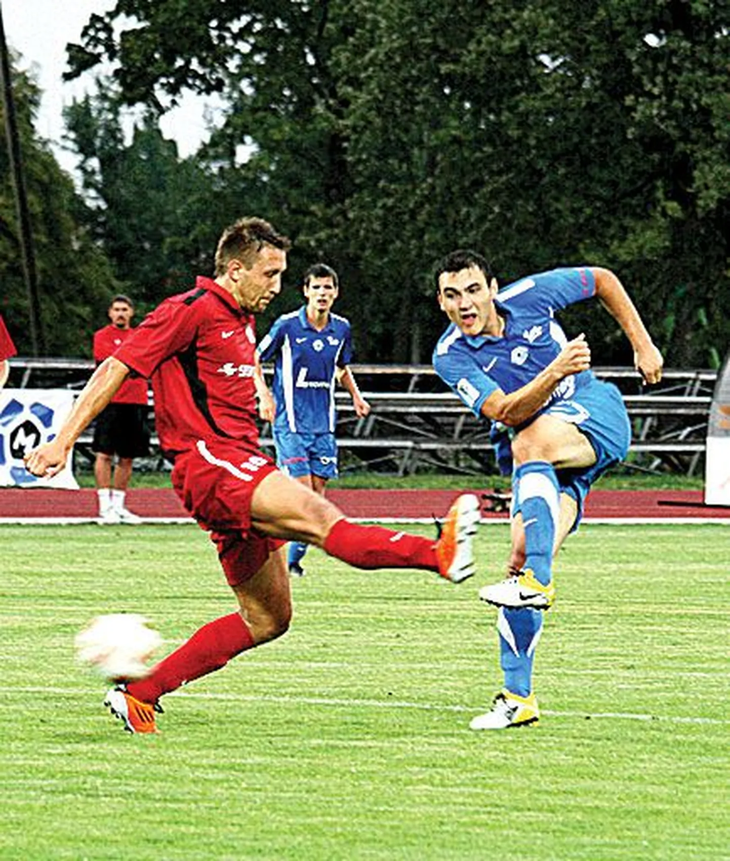 Tammeka värava lõi Albert Prosa (sinises).