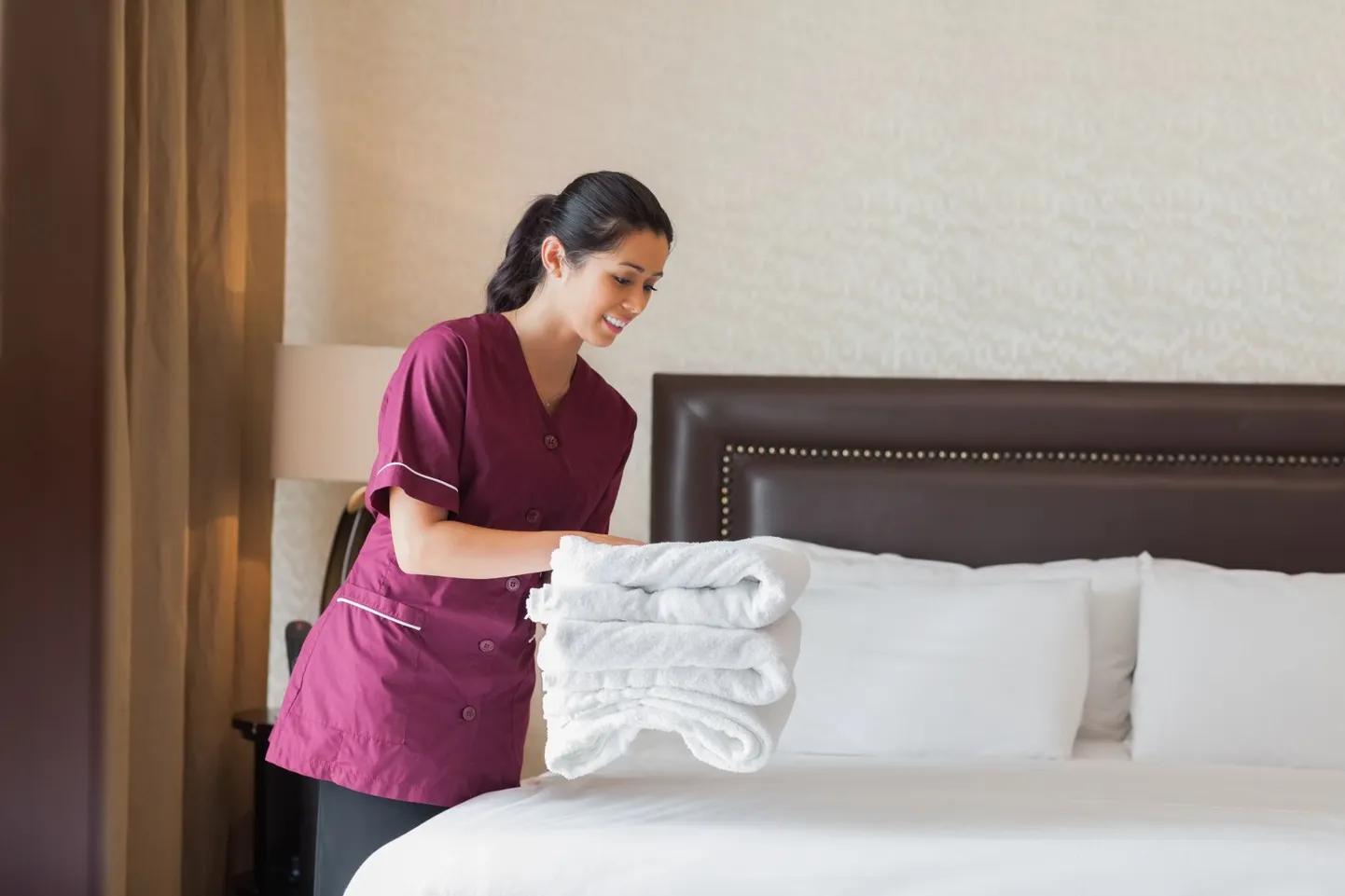 Hotellitubada hindade vahel on suured käärid.