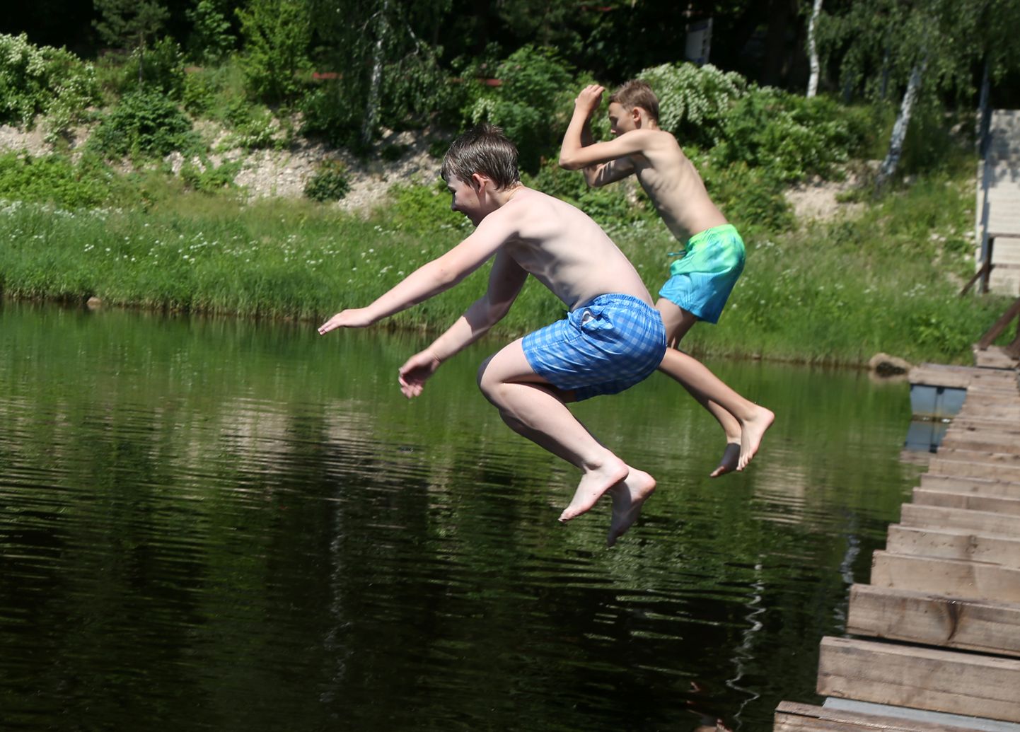 Дети купаются в реке Огре. Иллюстративное фото