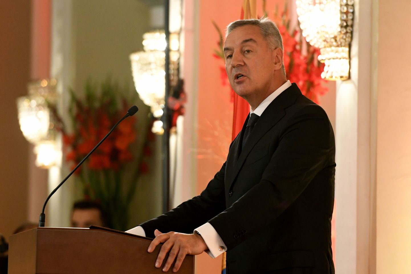 Montenegro uus president Milo Đukanović esineb 20. mail 2018 pärast ametivande andmist kõnega.
