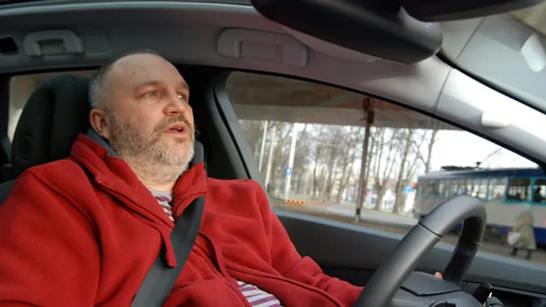 Nekāds trakotājs Ufo pie stūres nav, taču atļauto braukšanas ātrumu pārsniedz diezgan bieži