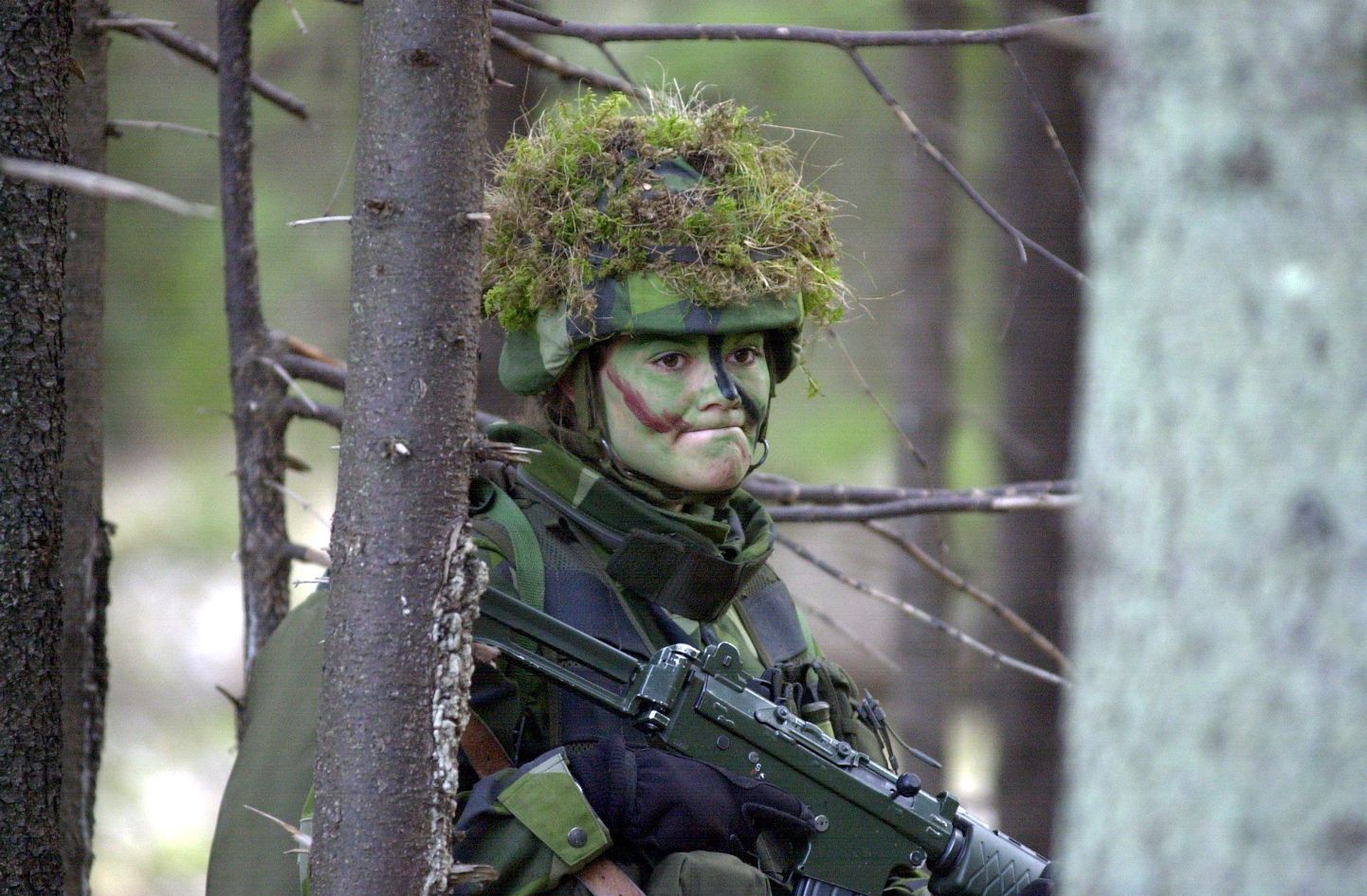 Rootsi kroonprintsess Victoria osalemas sõjalises väljaõppes 2003. aastal. Pilt on illustratiivne