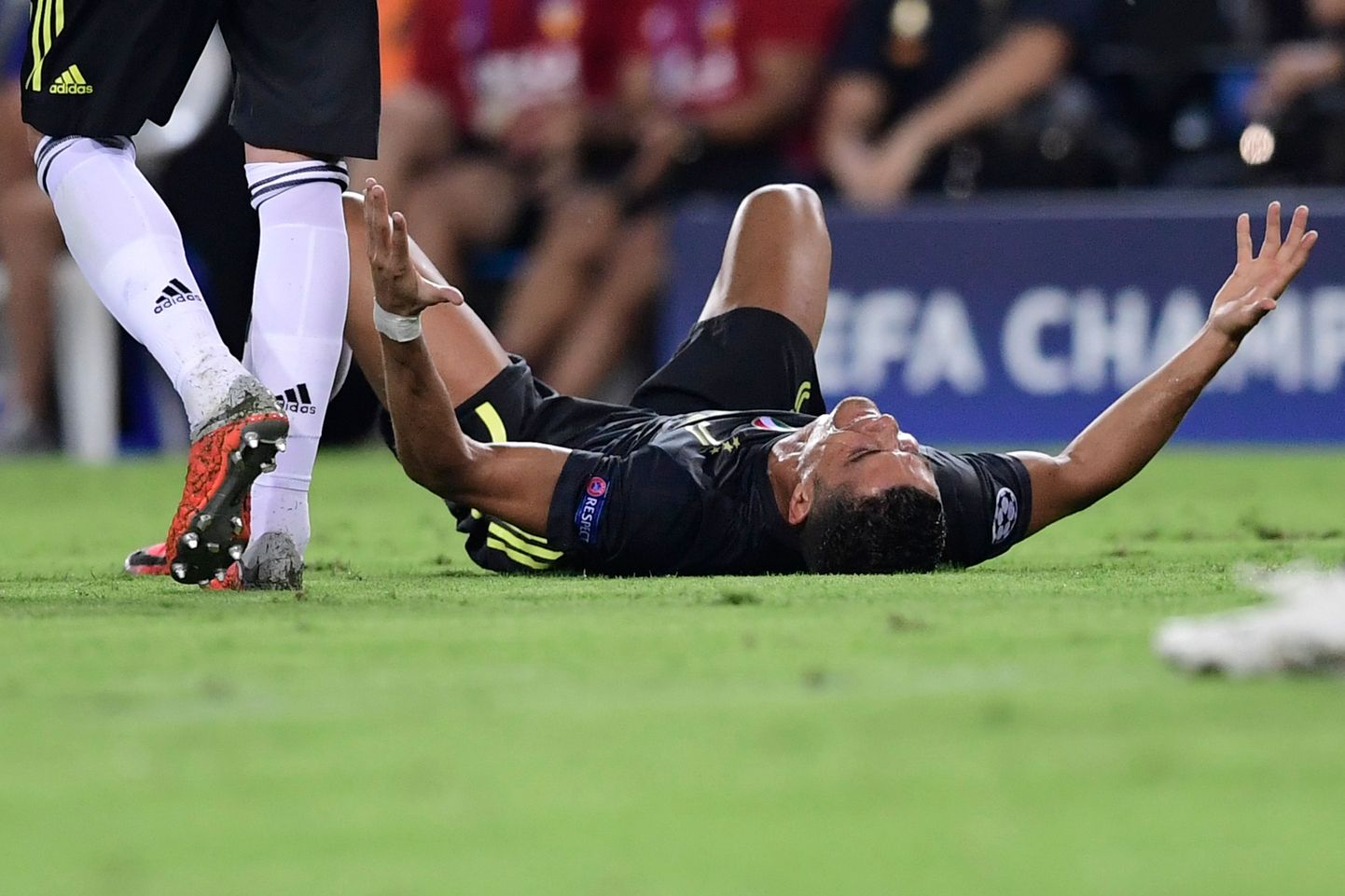 Cristiano Ronaldo ahastus pärast punase kaardi saamist.