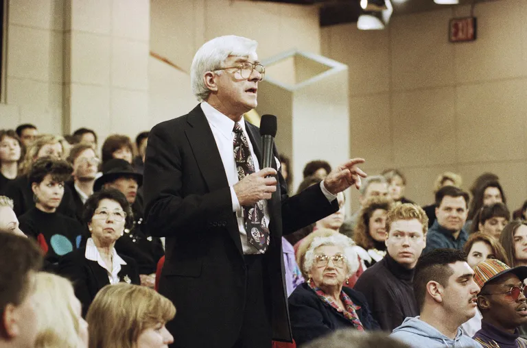 Phil Donahue oma saate «The Phil Donahue Show» salvestusel 1993. aastal.