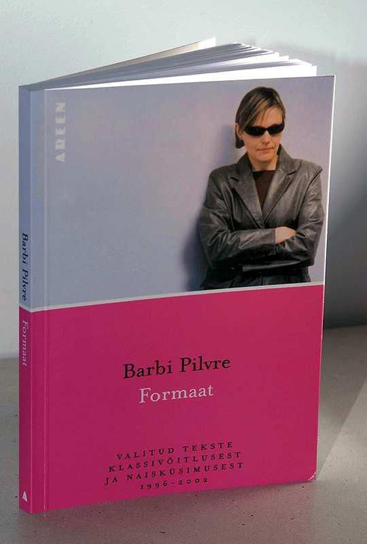 Barbi Pilvre oma raamatu kaanel.