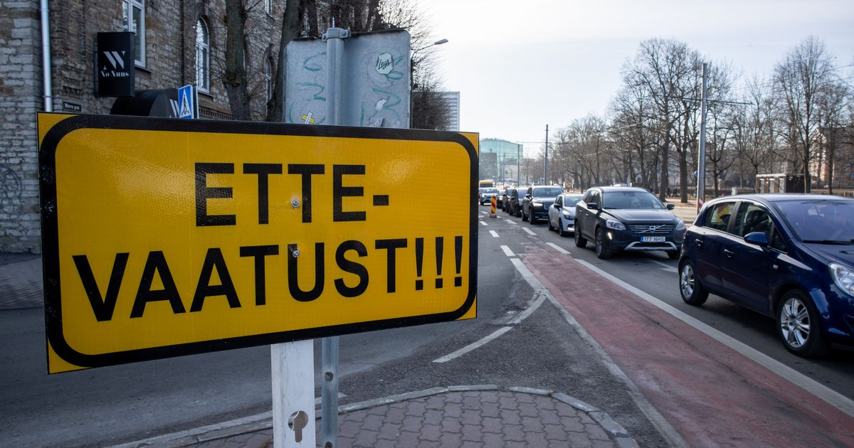 GALERII ⟩ Vanasadama trammitee ehitus jätkus hommikuste ummikute saatel