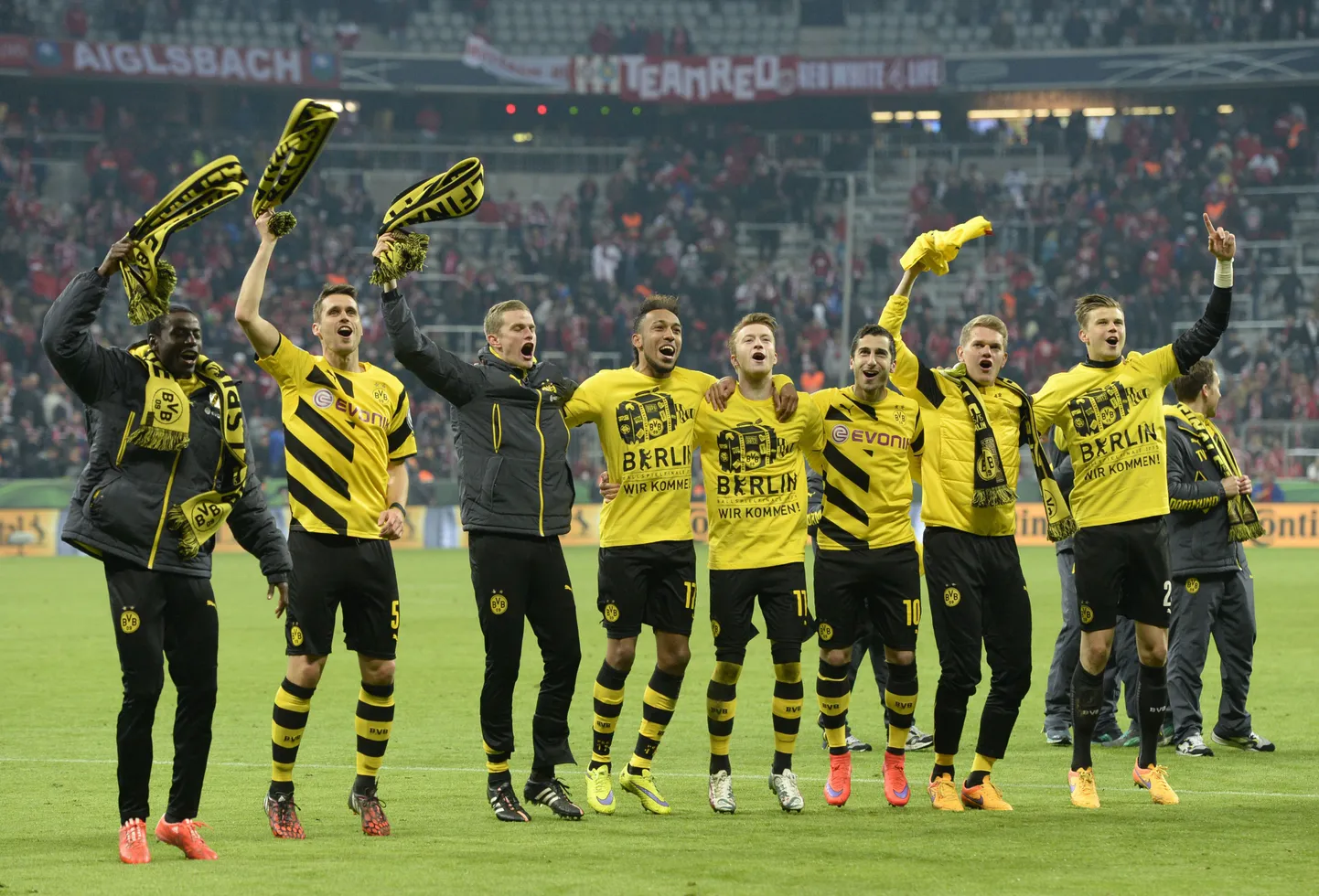Dortmundi Borussia tähistamas penaltiseerias saadud võitu Münccheni Bayerni üle.