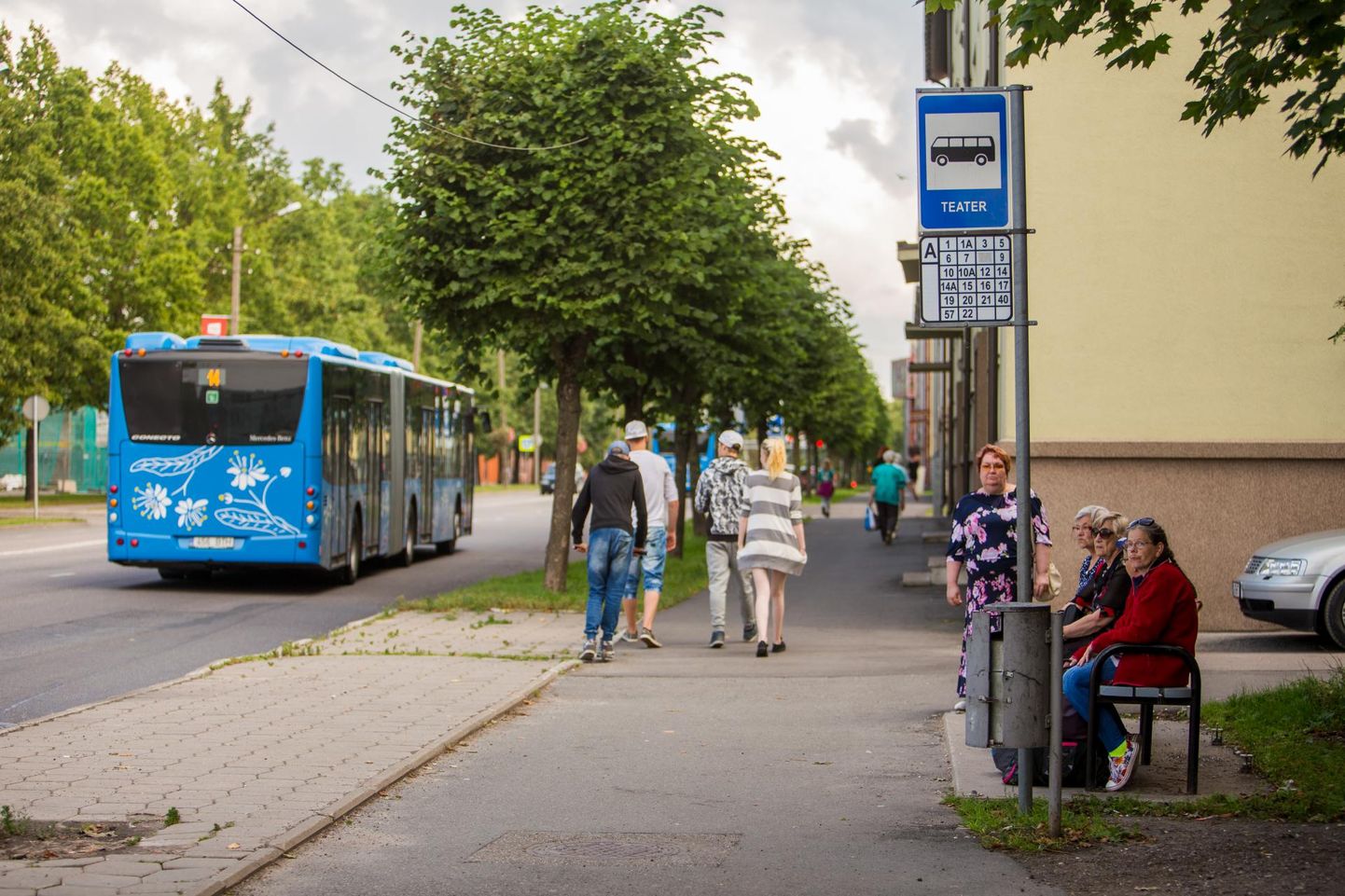Saa siis nüüd aru sellest ühistranspordist! Pärnu linnas mõnepeatuseliseks sõiduks kuluva kahe euroga saab edukalt sõita ka Pärnust Tallinna.
