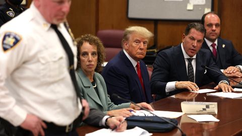 USA ekspresident Donald Trump saabus New Yorgi kohtusse