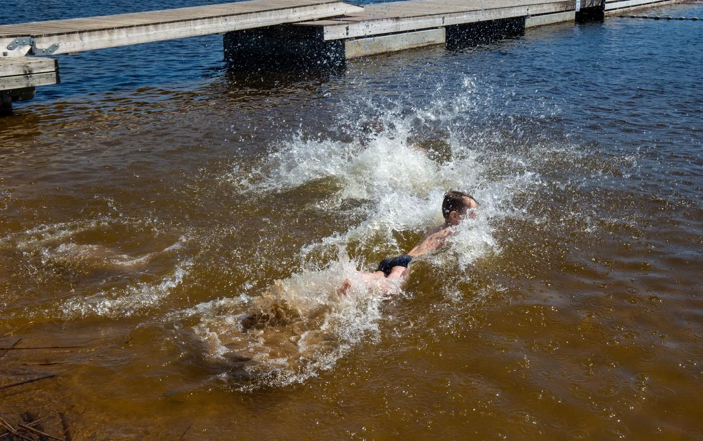 Viljandi rannavalvurite sõnul on olukord siinsete järvede ääres esimesel suvekuul püsinud hea ja märkimisväärseid õnnetusi ei ole juhtunud.