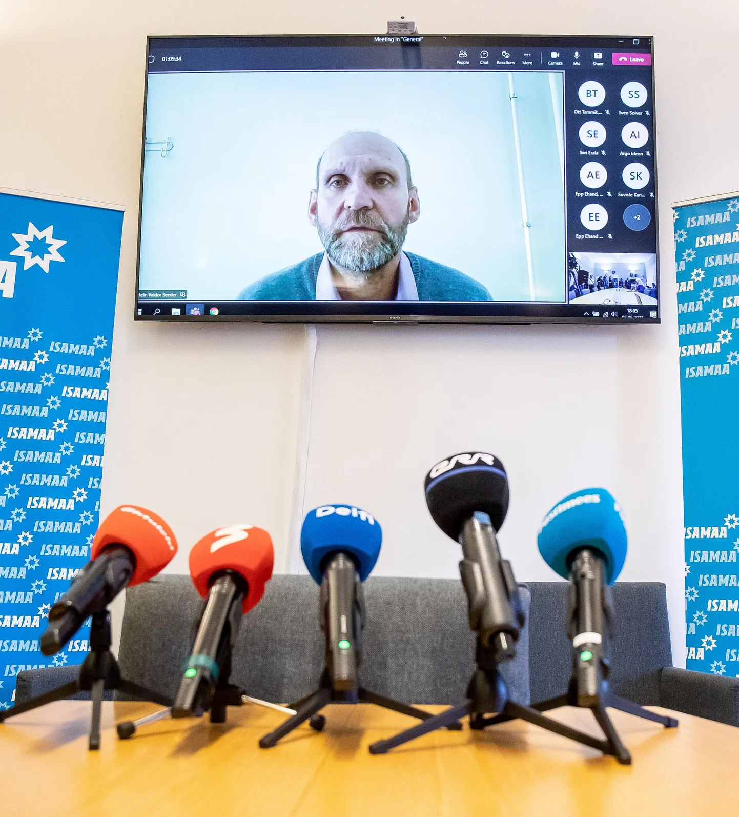 Ekraanil võbeleb Helir-Valdor Seeder, kes kasvab me maal.