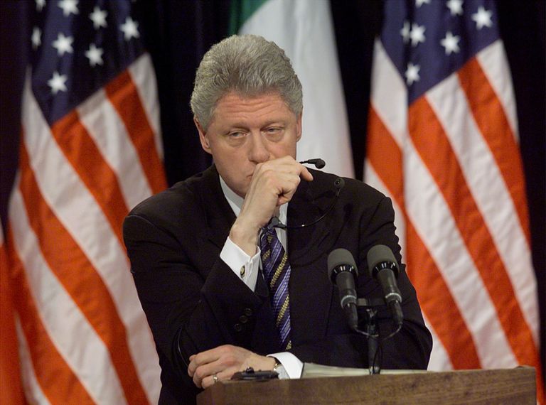 Bils Klintons 1999.gadā preses konferencē atbild uz jautājumu par Moniku Levinsku