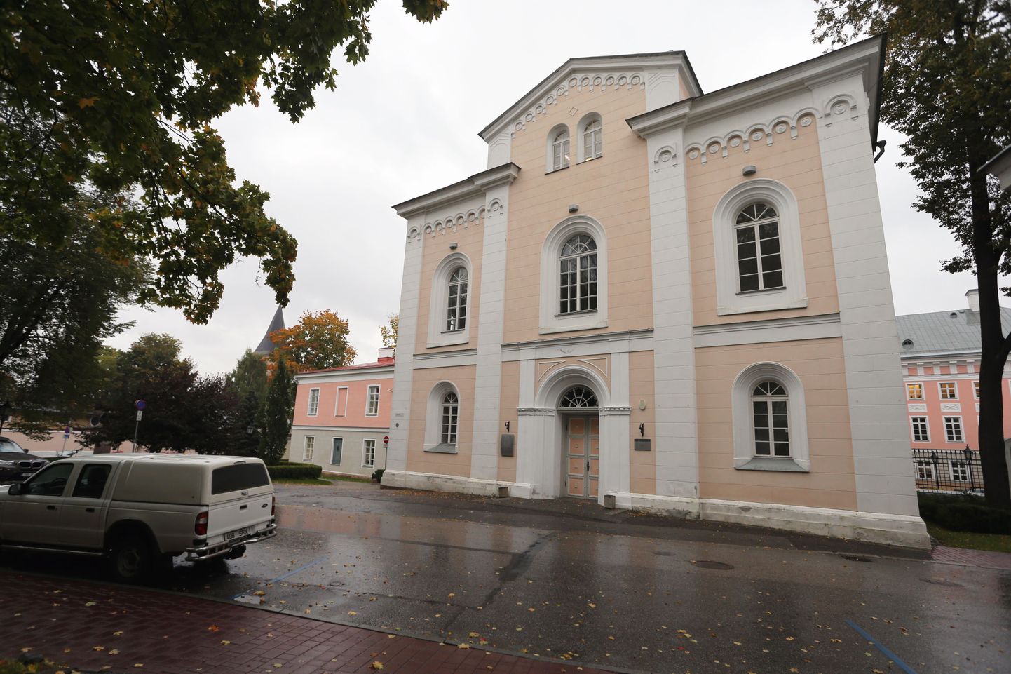 Jakobi tänavasse Tartu ülikooli endise kiriku majja seab Tartu Elektriteater end esialgu sisse üheks kuuks.