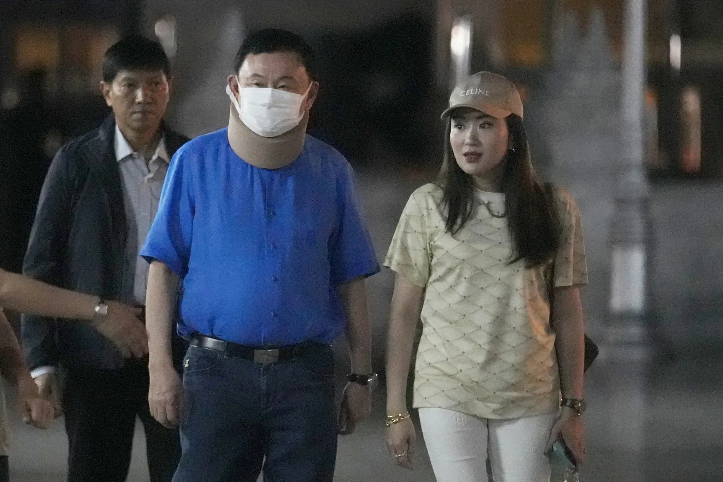 Thaksin Shinawatra koos tütrega Bangkokis.