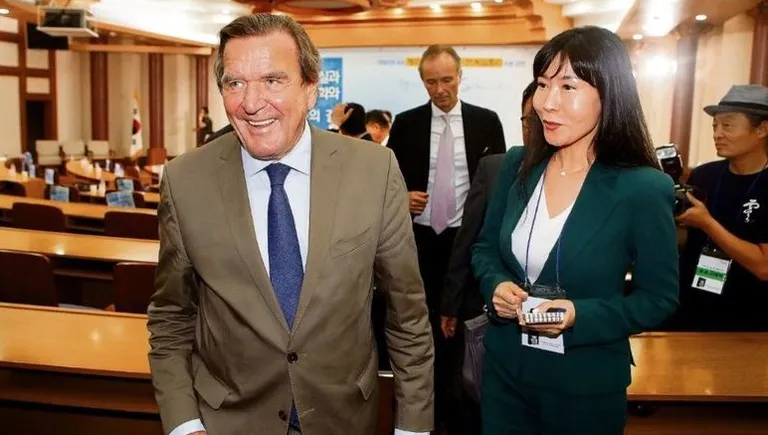 Gerhard Schröder ja Kim Se-yeon