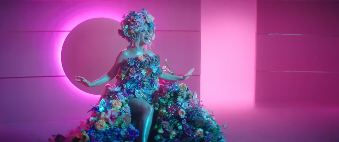 Kuvatõmmis Katy Perry muusikavideost «Never Worn White».