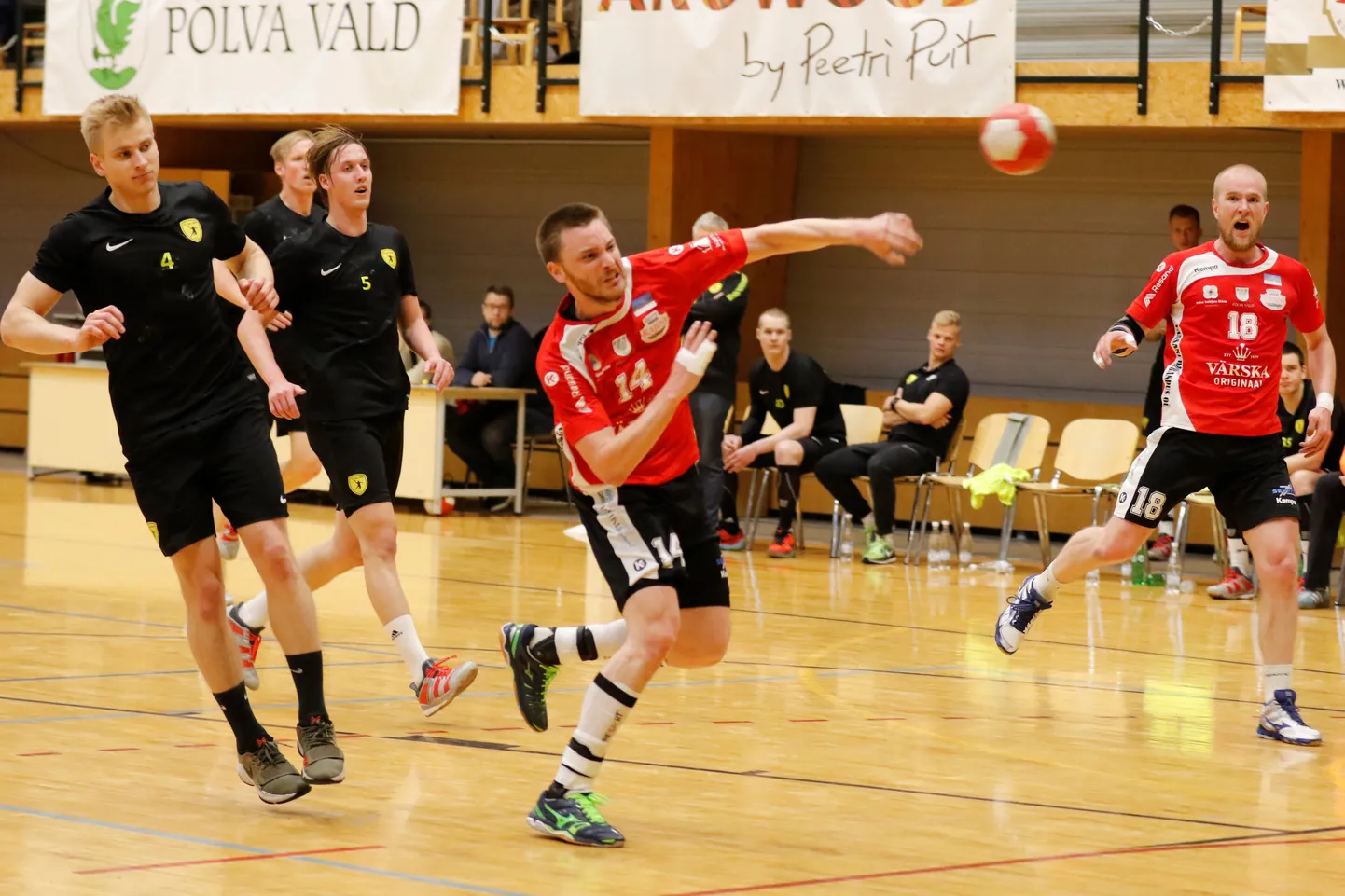 Roman Aizatullov (nr 14) ja sünnipäevalaps Anatolii Chezlov (nr 18) olid teises poolfinaalmängus Serviti kõige resultatiivsemad.