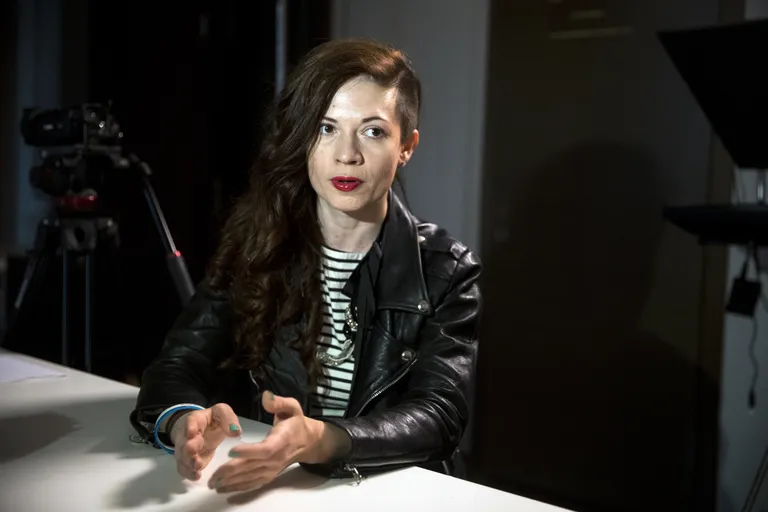Oksana Baulina 16. mail 2017, kui ta oli Aleksei Navalnõi korruptsioonivastase fondi videojuht. Ta hukkus 23. märtsil 2022 Kiievis Podili piirkonnas sõjakahjustusi üles võttes