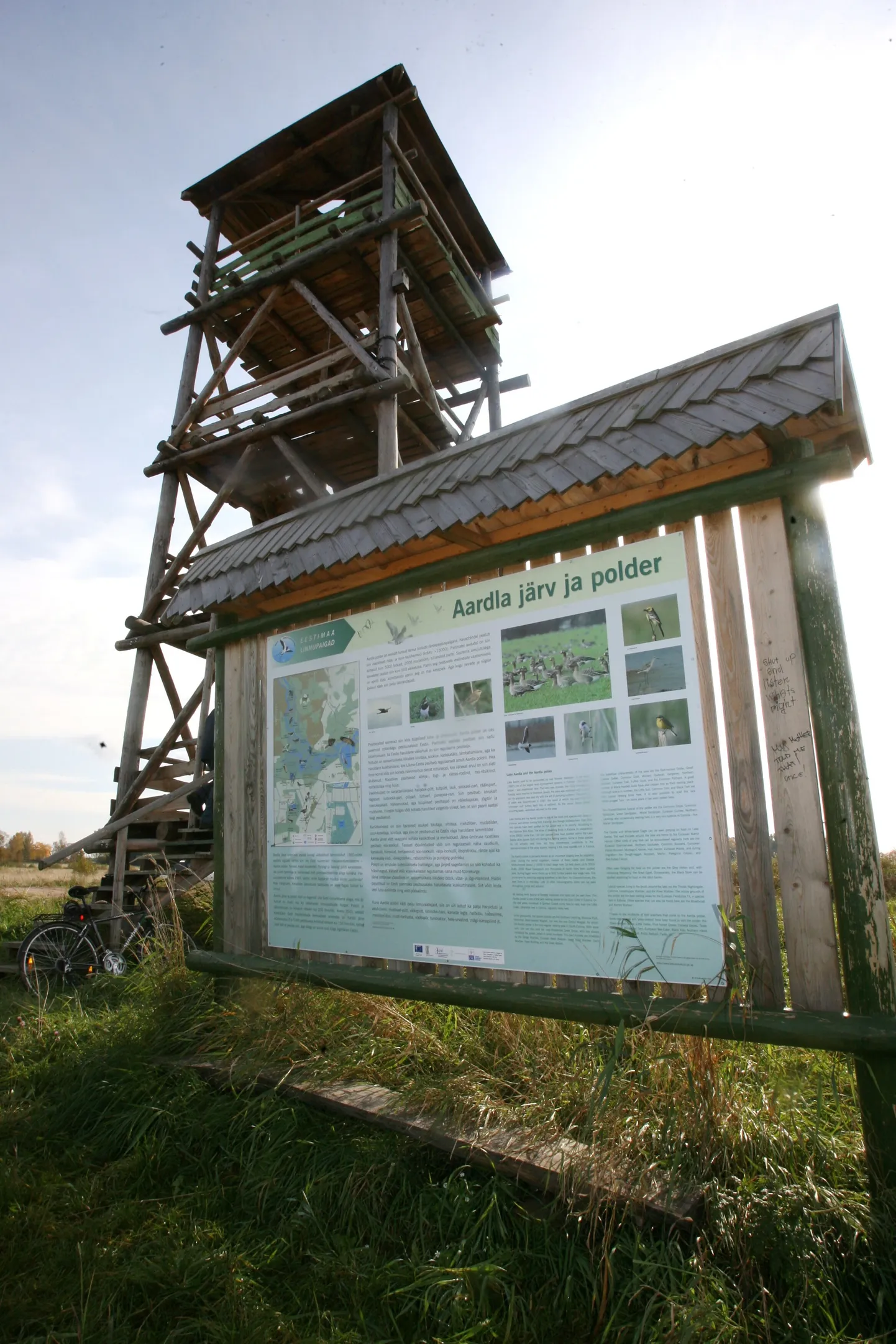 Pildil Aardla poldri linnuvaatlustorn.